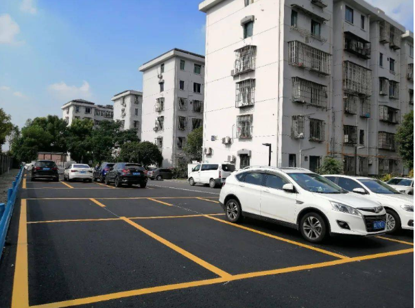 小区停车场计算机.png