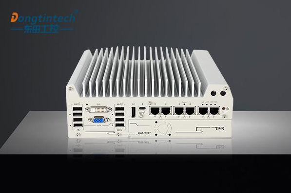 狭小空间、车载颠簸、温度考验?揭秘工控机box硬核实力